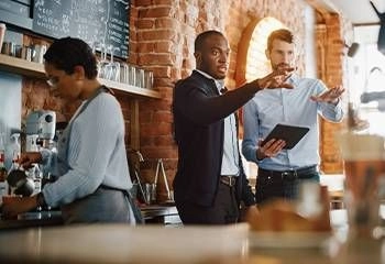 Commer&ccedil;ant voir l'exemple Commer&ccedil;ant voir l'exemple